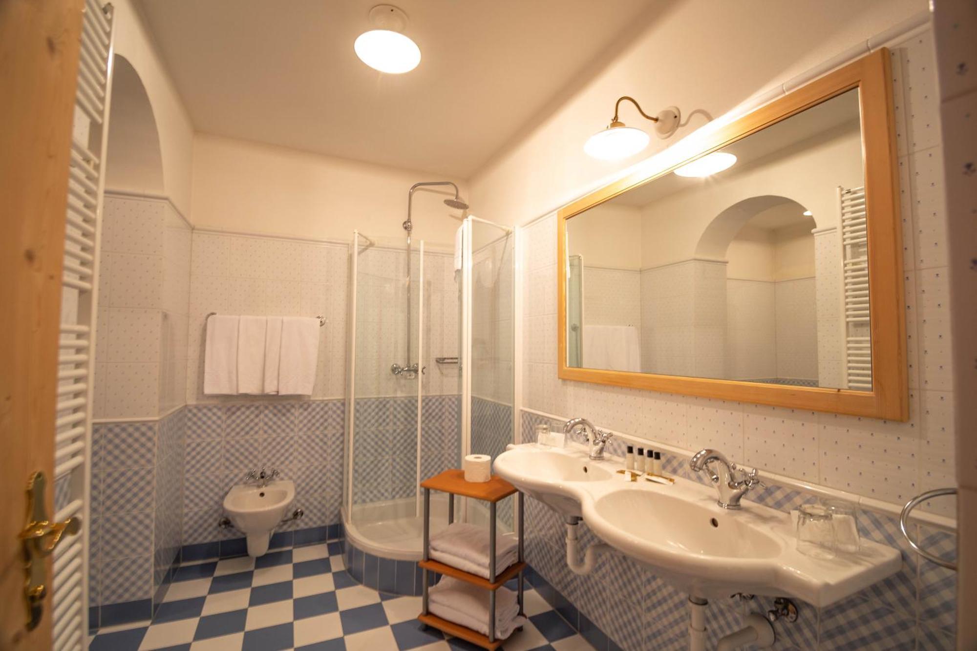 Hotel Vermoi Latsch Buitenkant foto